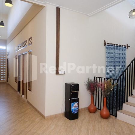 Ndliman House Near Ugm Jogja Mitra Reddoorz 호텔 Kejayan 외부 사진