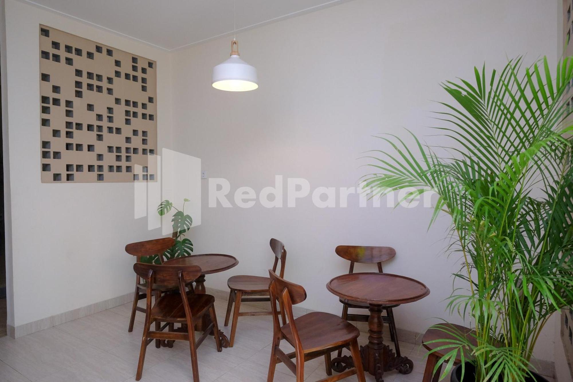 Ndliman House Near Ugm Jogja Mitra Reddoorz 호텔 Kejayan 외부 사진