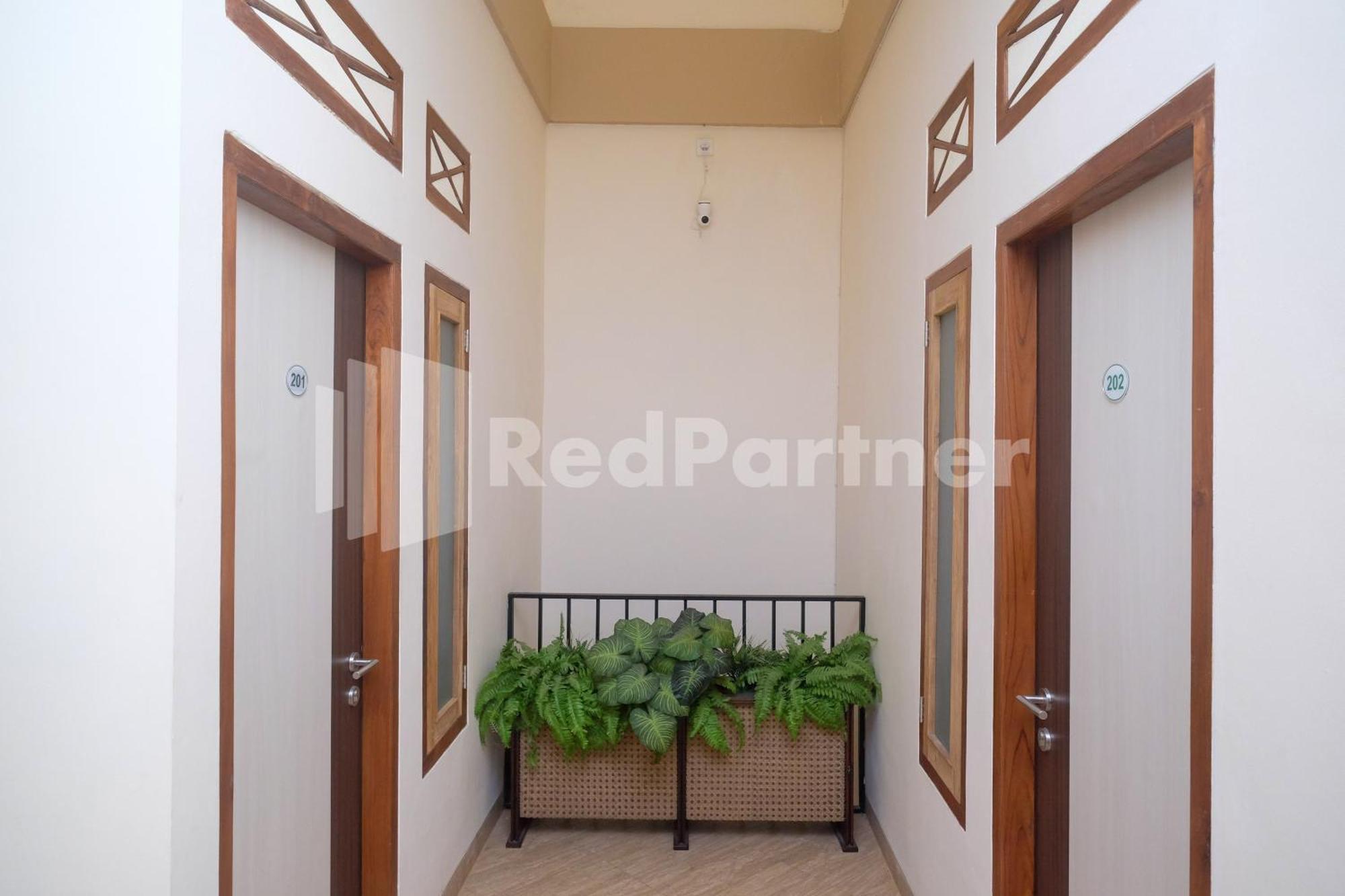 Ndliman House Near Ugm Jogja Mitra Reddoorz 호텔 Kejayan 외부 사진