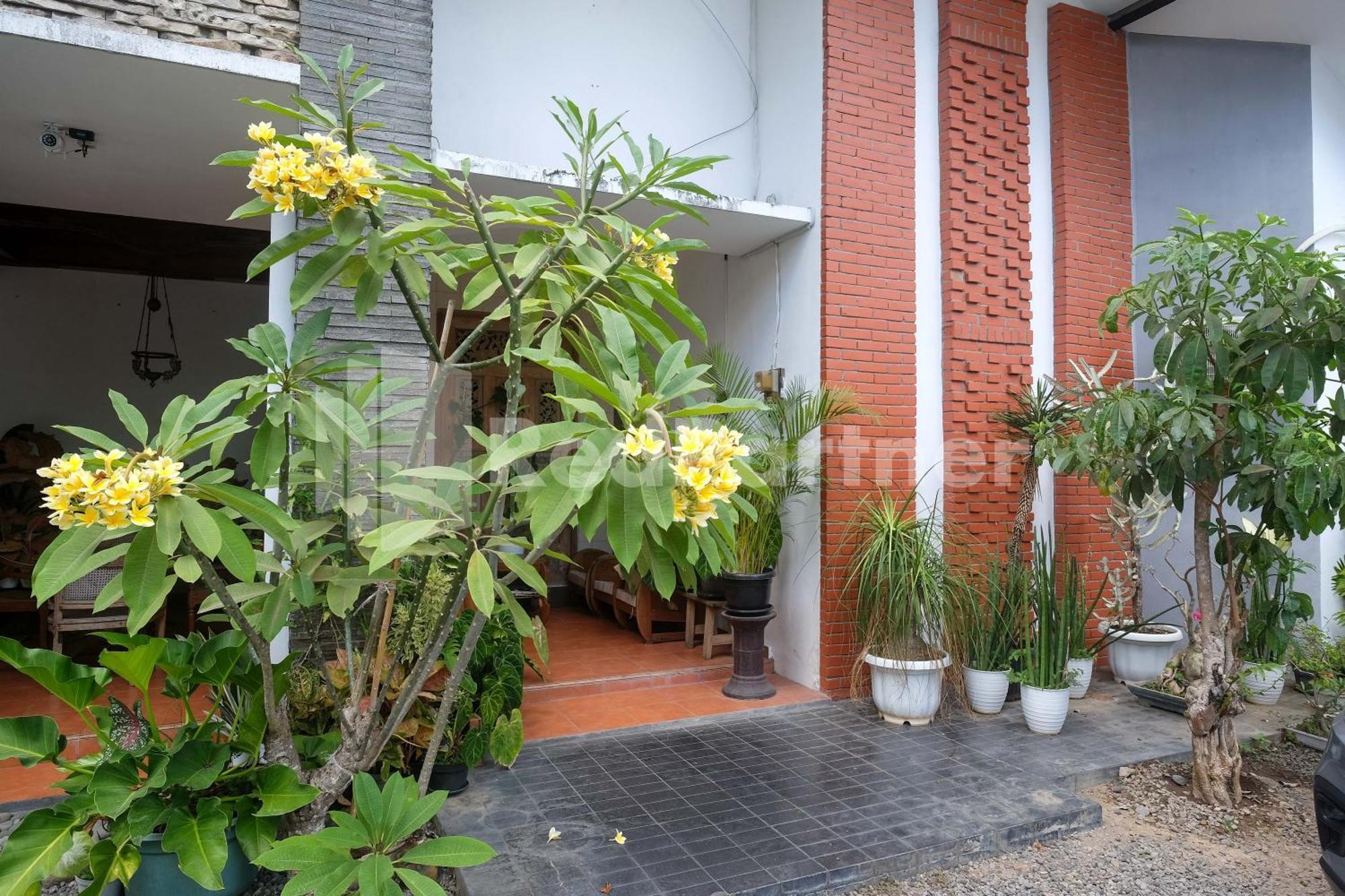 Ndliman House Near Ugm Jogja Mitra Reddoorz 호텔 Kejayan 외부 사진