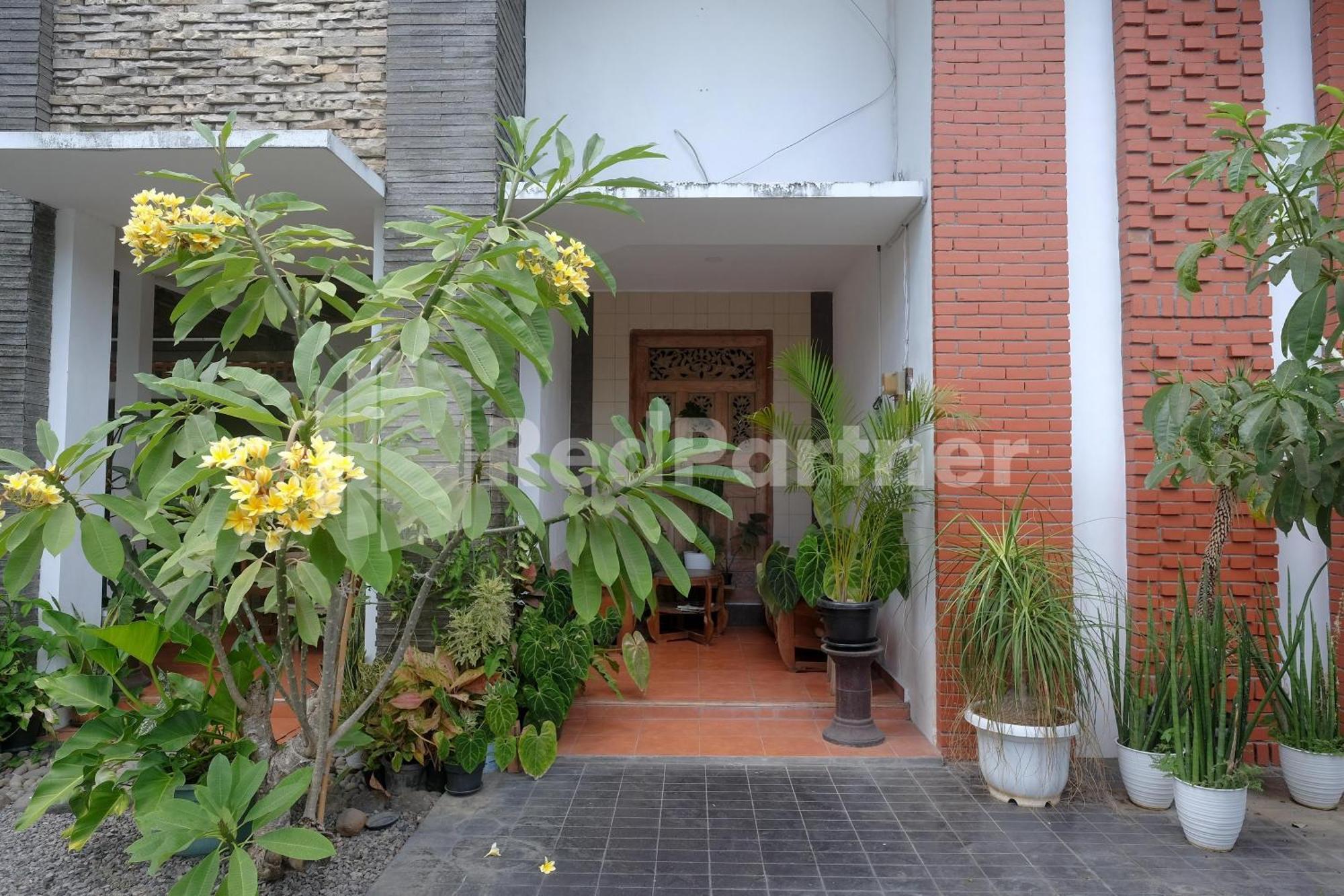 Ndliman House Near Ugm Jogja Mitra Reddoorz 호텔 Kejayan 외부 사진